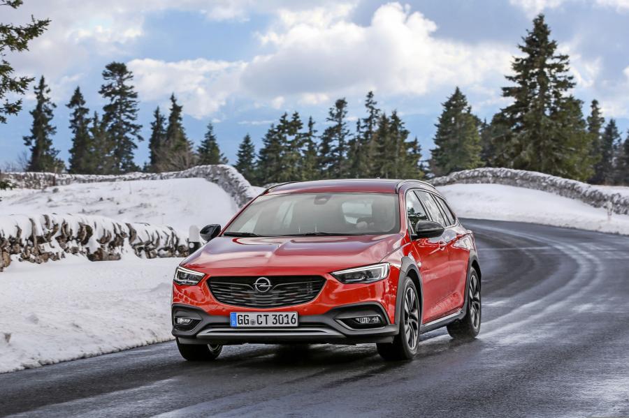  Opel Insignia Country Tourer Turbo D 4x4 Exclusive 2017 года  (фото 39 из 42)